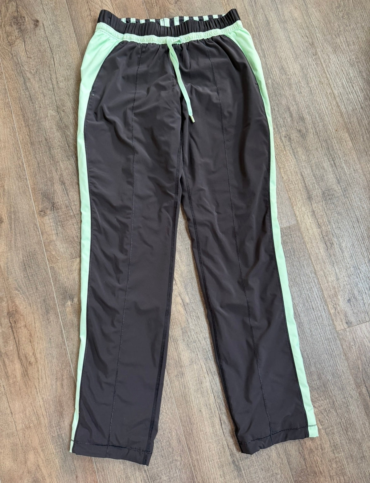 Seller 183- Lululemon women’s size 8 joggers