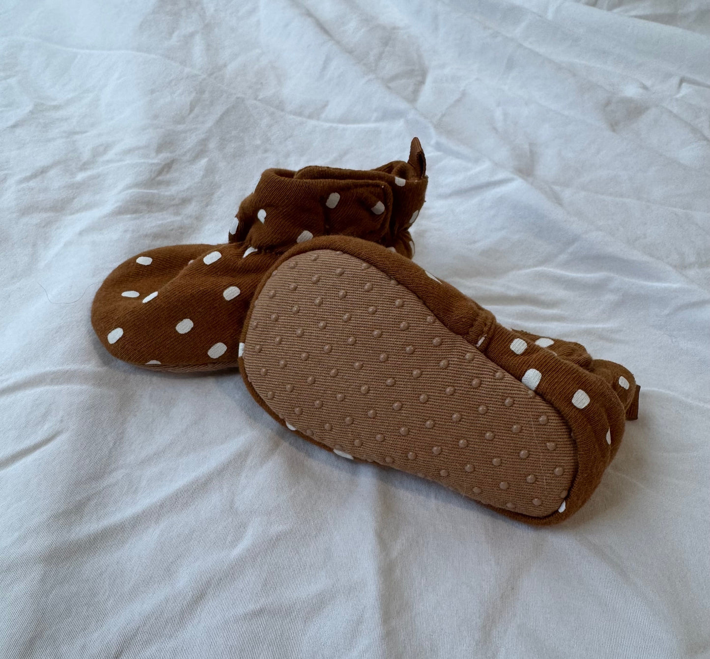 #113 Old Navy girls 0-3 month booties *reduced*