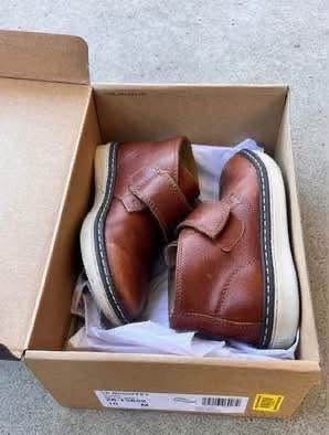 #92 Boys size 10 Johnston and Murphy brown leather dress shoes