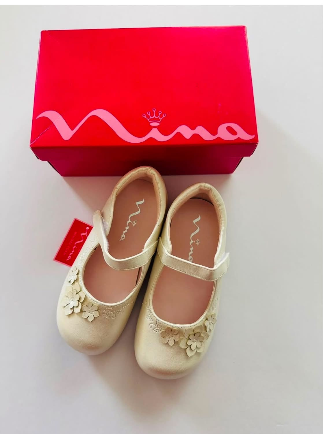 #92 Girls size 8 Nina white flower dress shoes