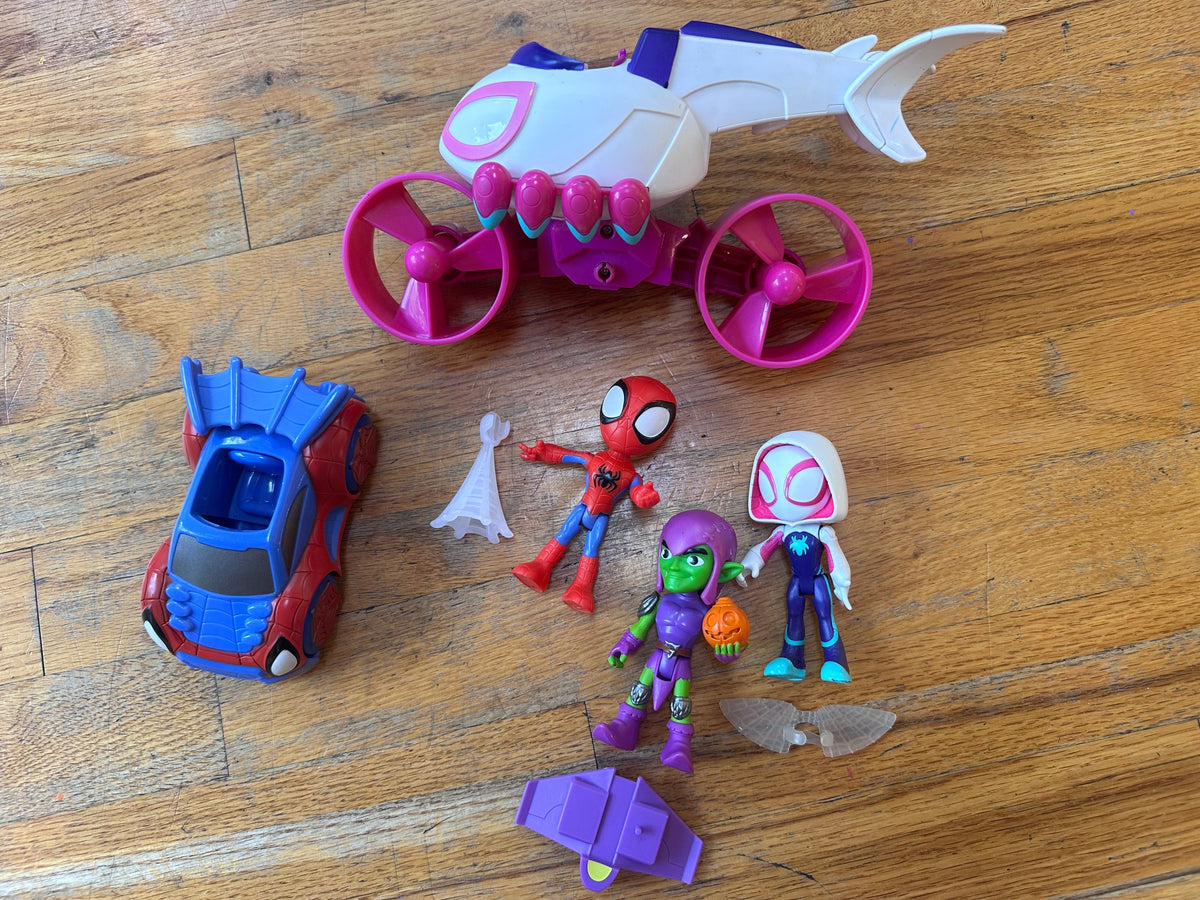 #104 Spidey and friends figurines and cars