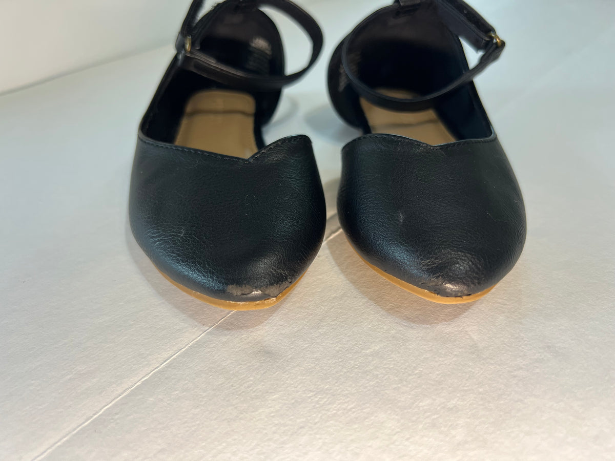 #180 old navy girls size 8c black flats