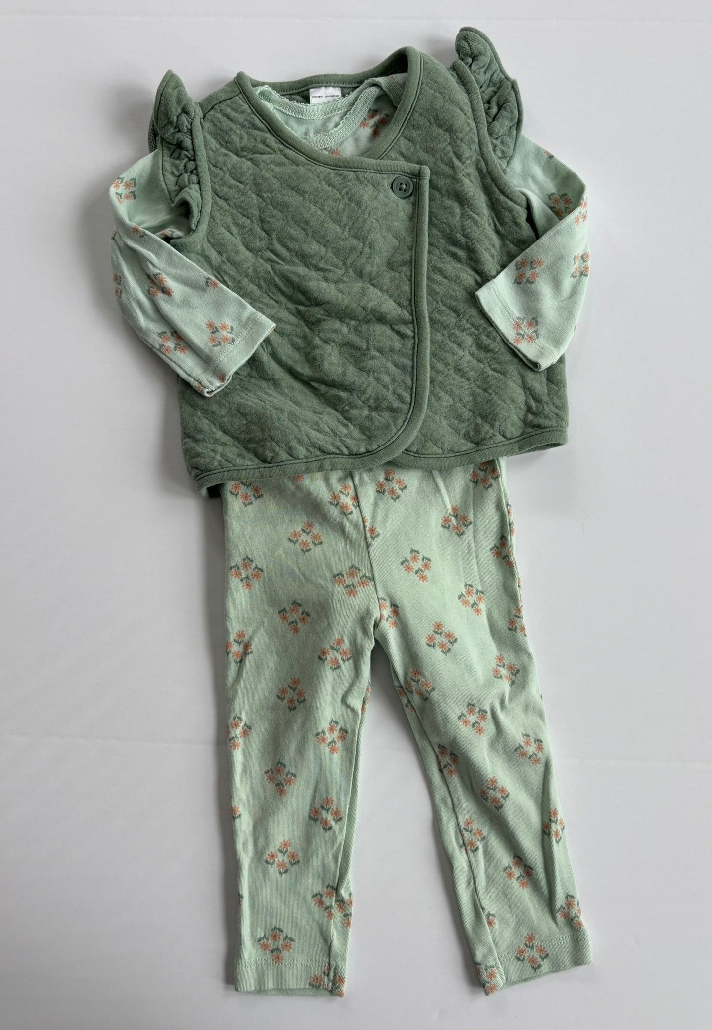 #101*REDUCED* Carter's Floral 3-Piece Quilted Ruffle Vest Outfit Girls Size 12 months