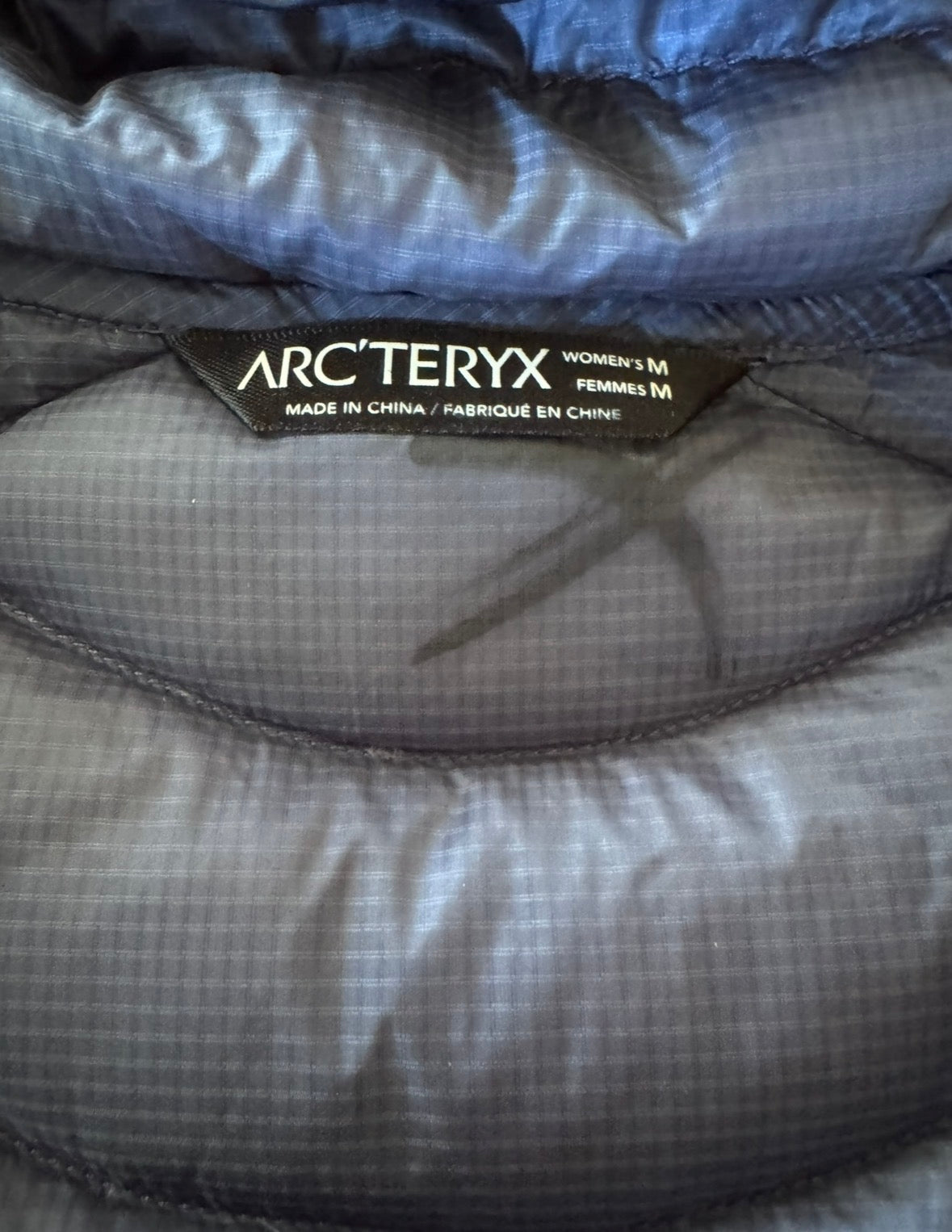 #92 women’s medium winter jacket navy Arcteryx