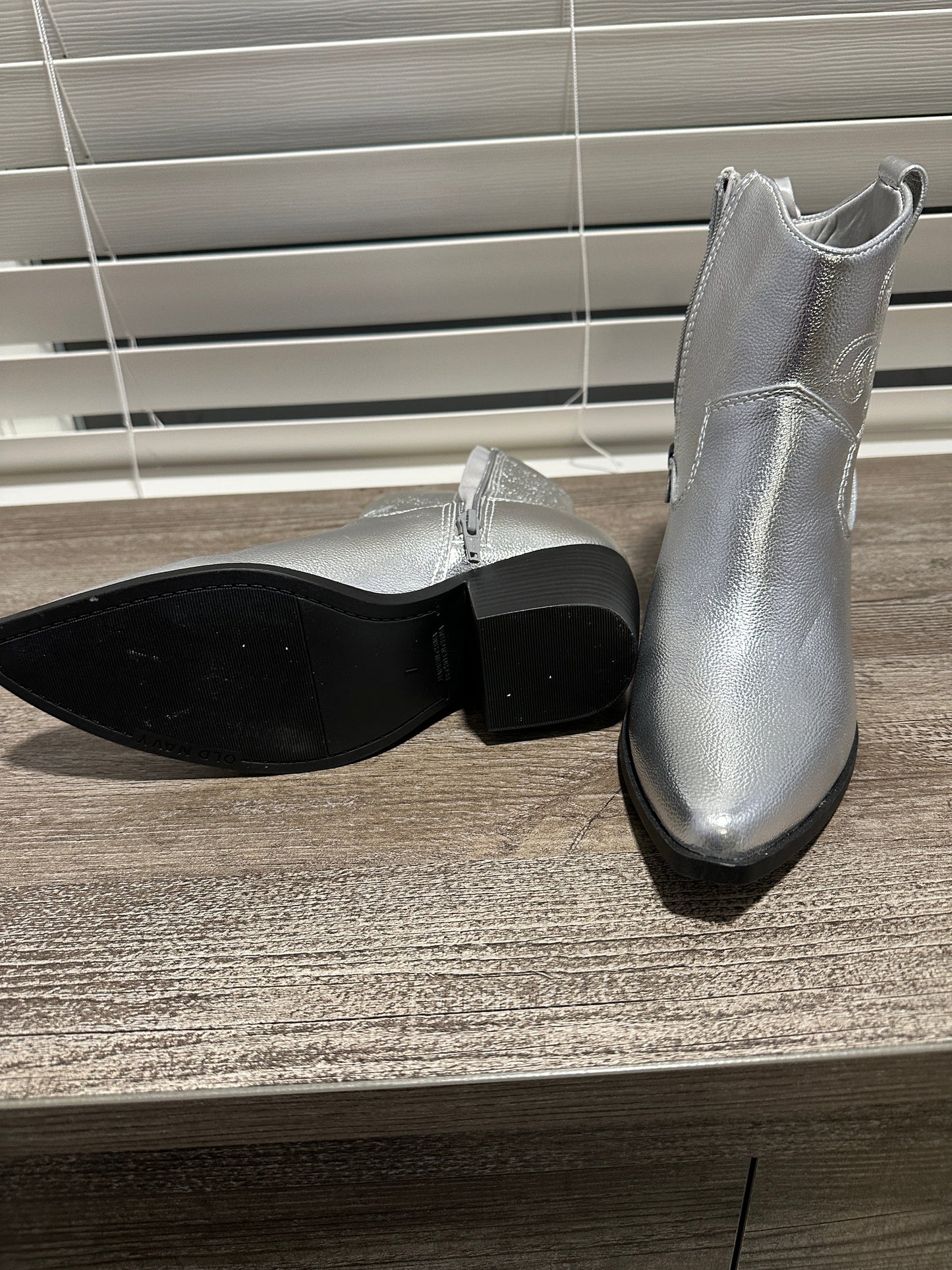 #214 Women's Silver Old Navy Boots- Size 7
