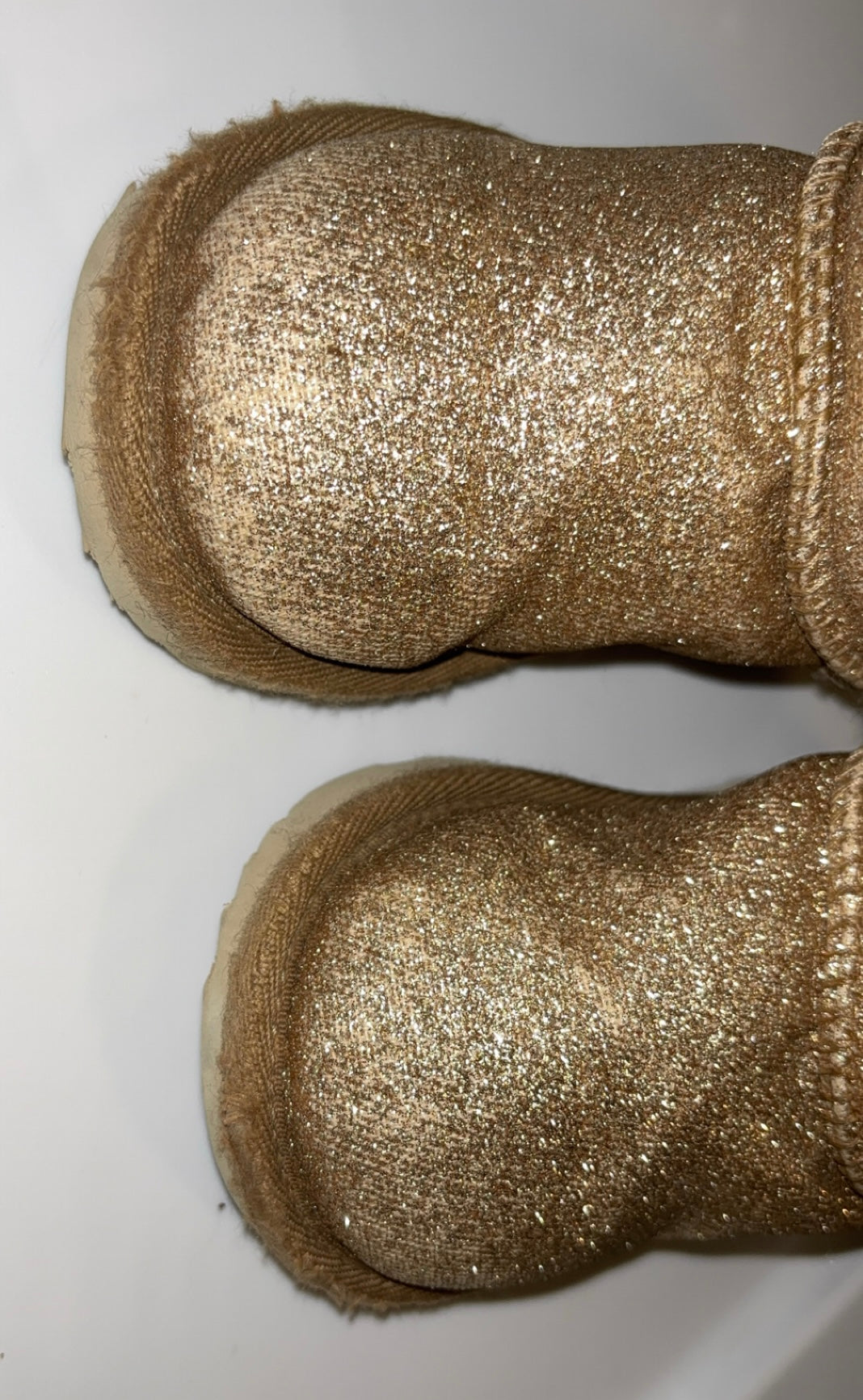 205 Ugg Boots Toddler 7 - Gold Sparkle