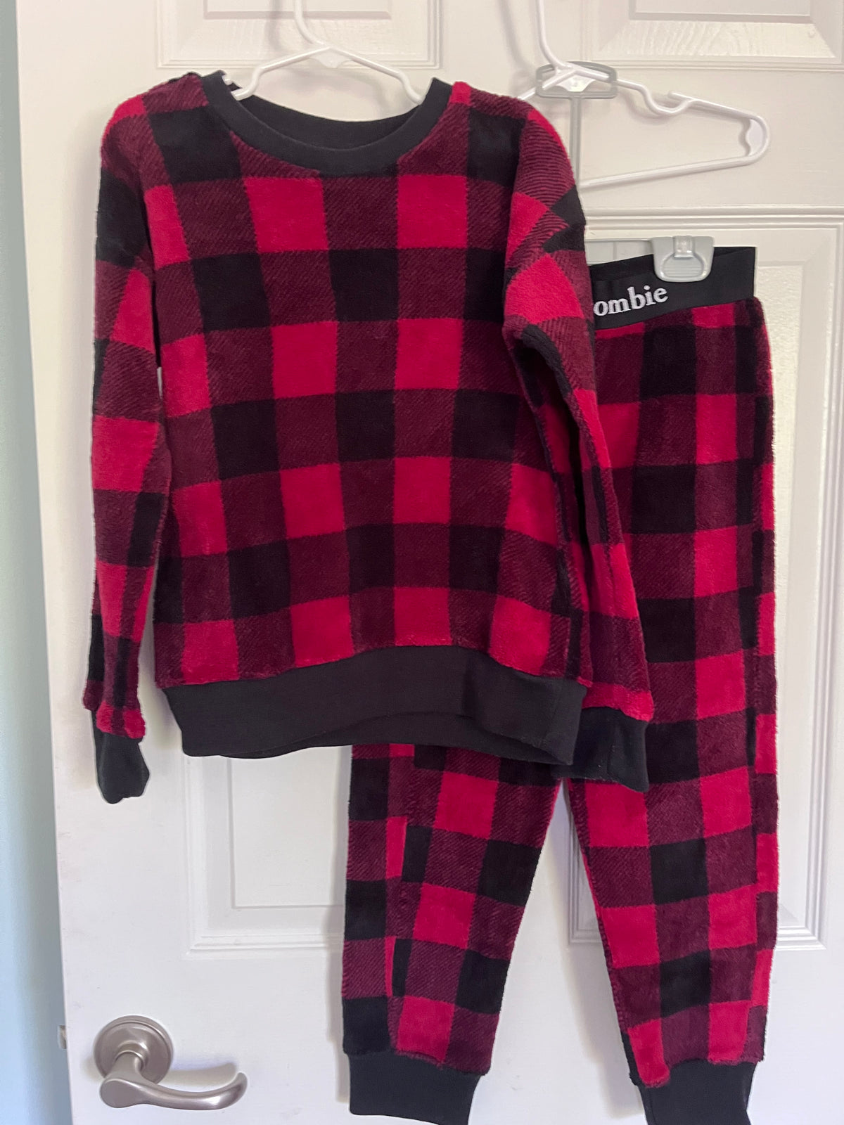 #125 Girls Abercrombie Buffalo Plaid Feece Pajamas Size 7-8