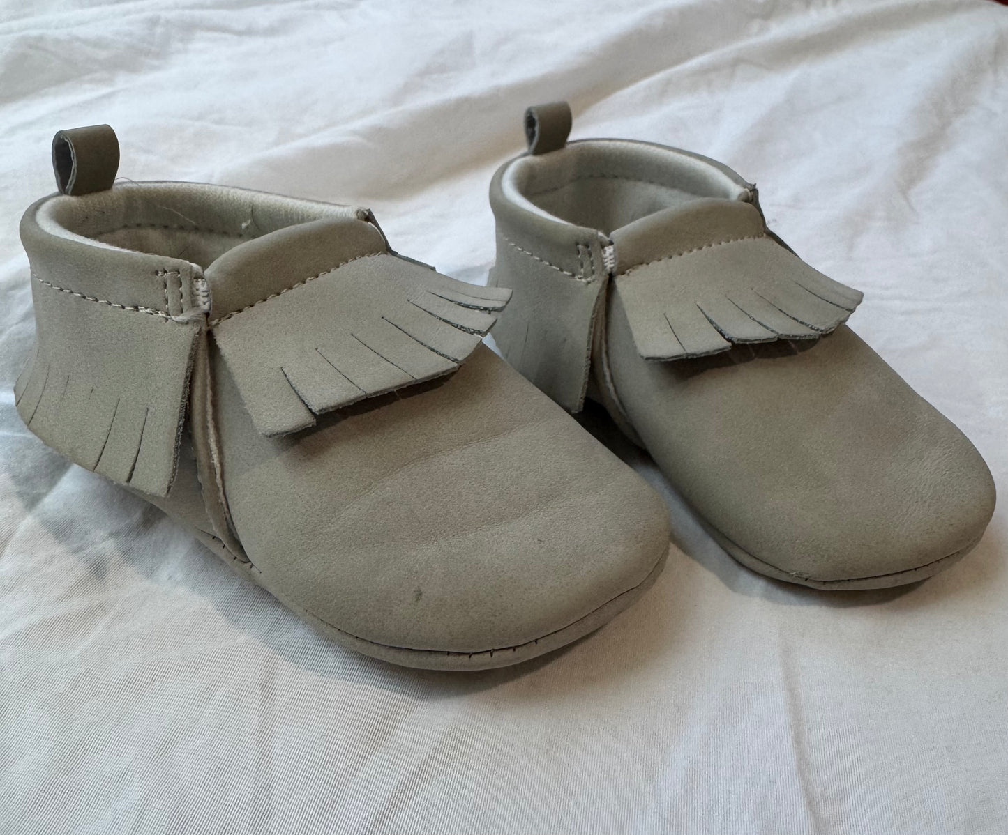 #113 girls 9-12 month target shoes