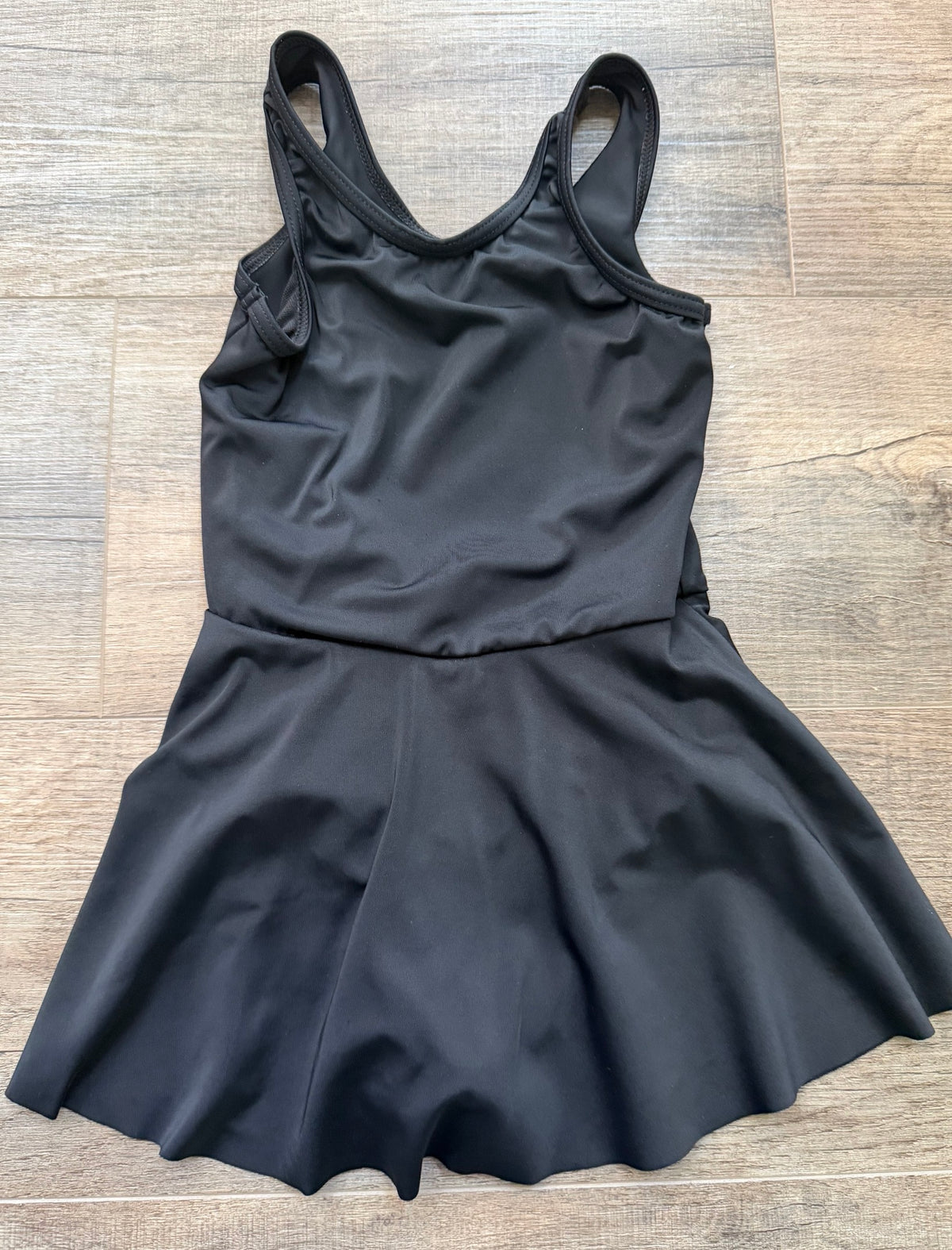 Seller 183- Girls dance leotard, size SC (equal to 5/6)