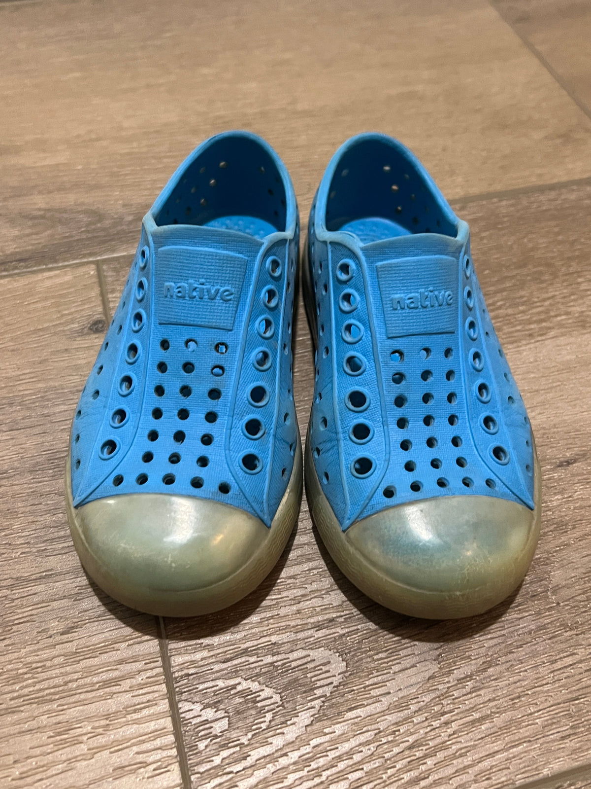 #90 Boys natives, size 9