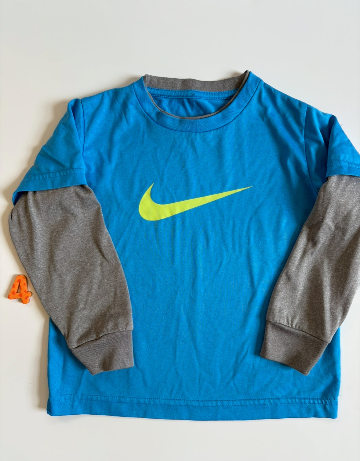 REDUCED #40 Nike long sleeve shirt boys 4