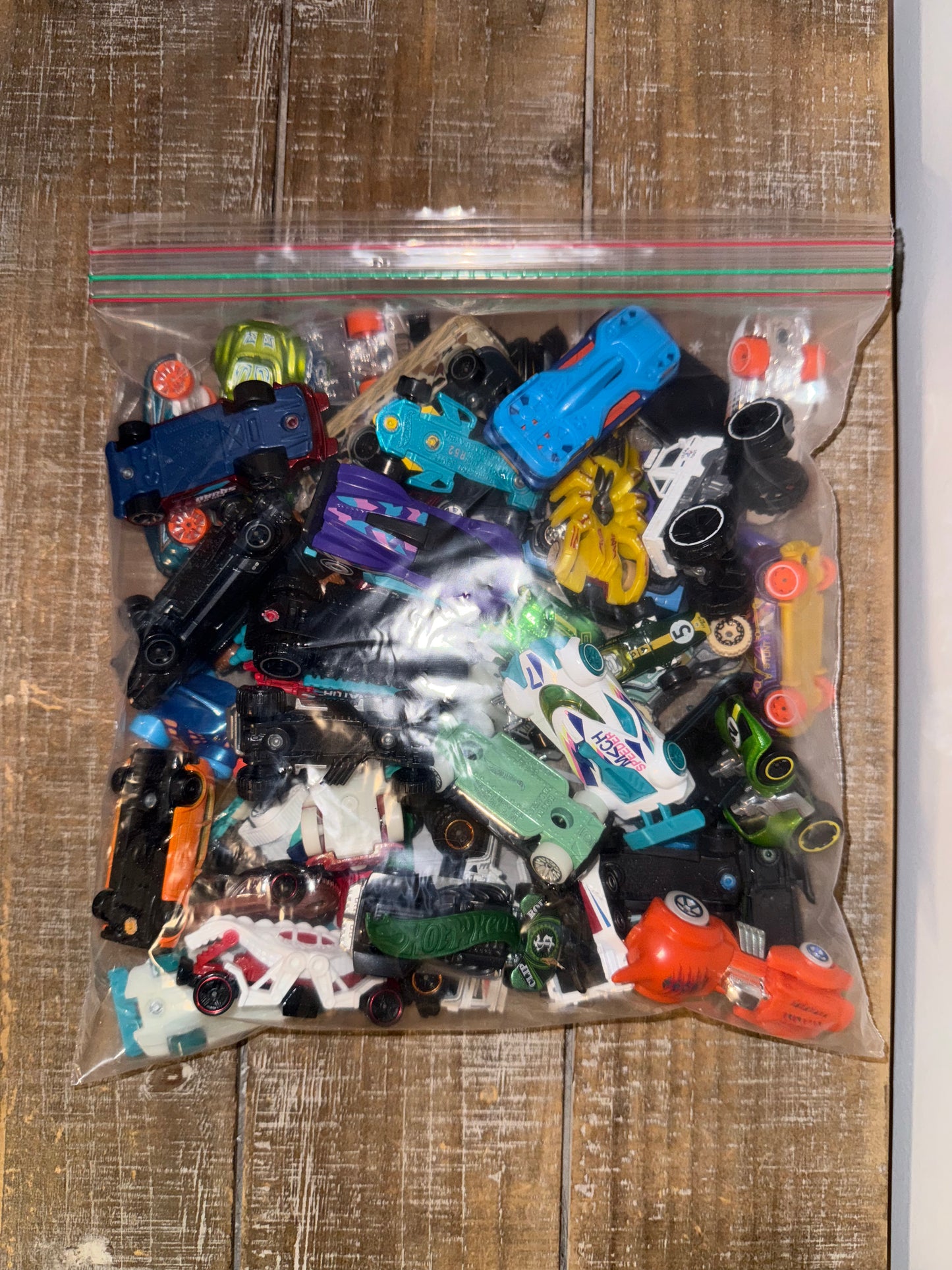 #106: 45 Hot Wheels/Matchbox Cars
