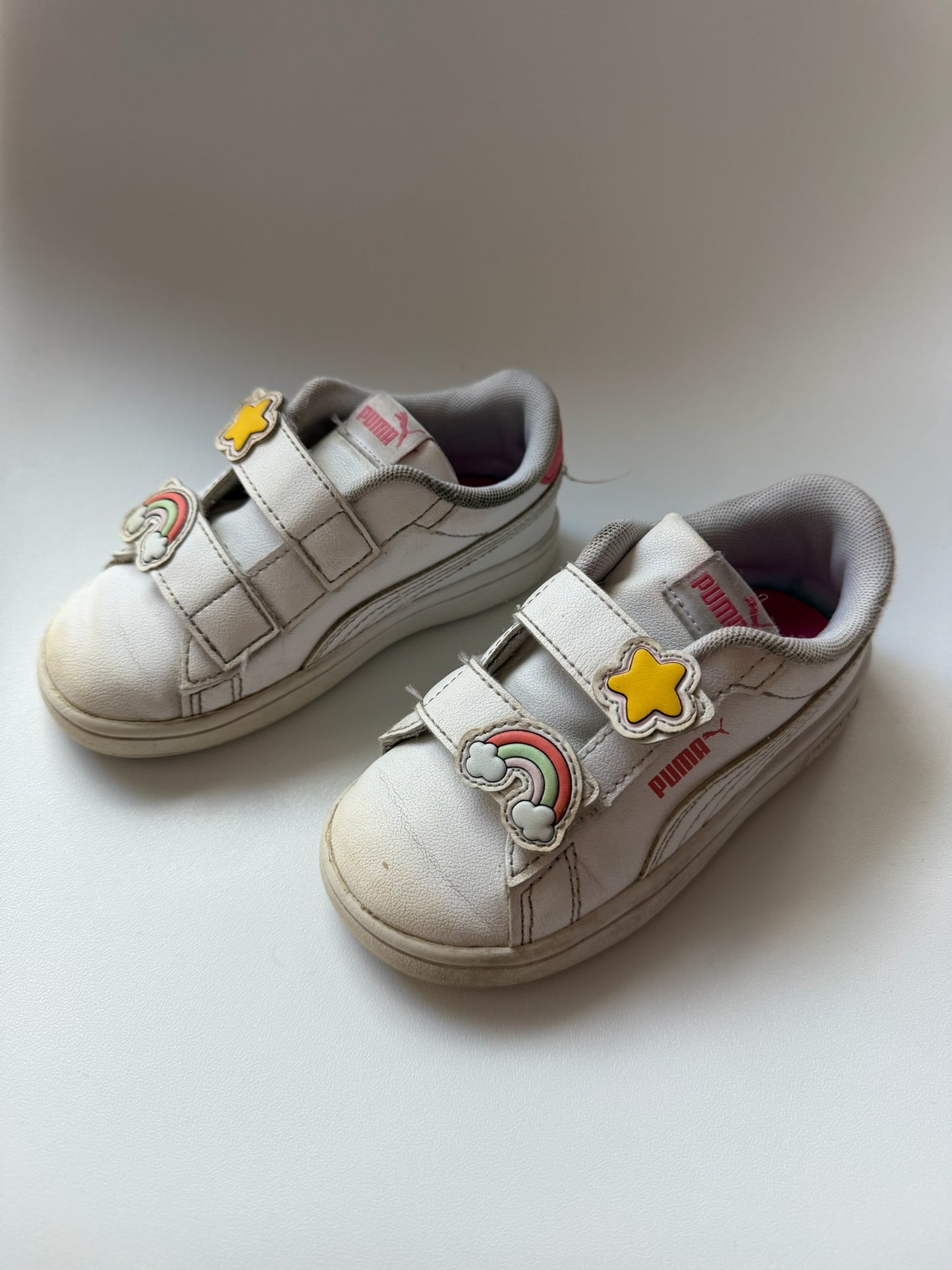 #117, Girls shoes 8c, Puma white & rainbow Velcro shoes, GUC