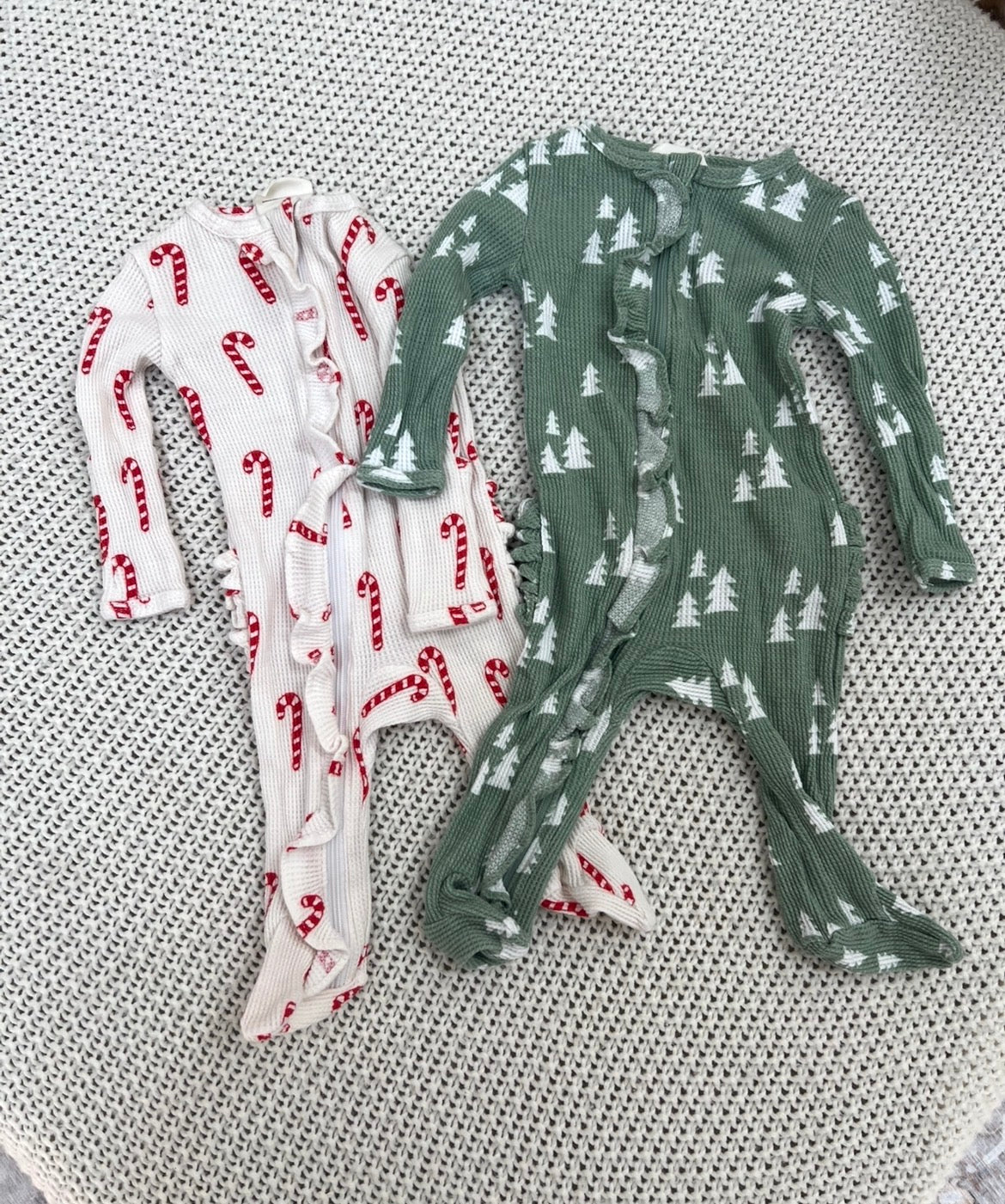 #157 NWOT Spearmint Love 2 Onesies, 0-3M Christmas