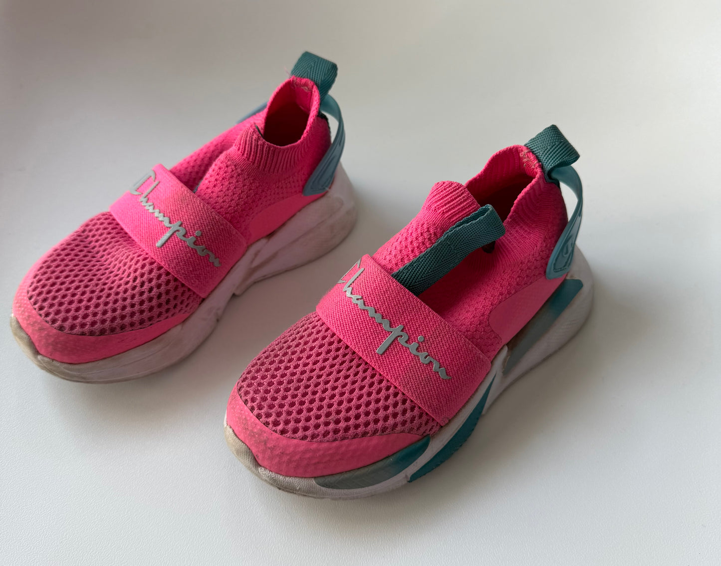 #117, Girls shoes 8c, Champions hot pink gym shoes, GUC