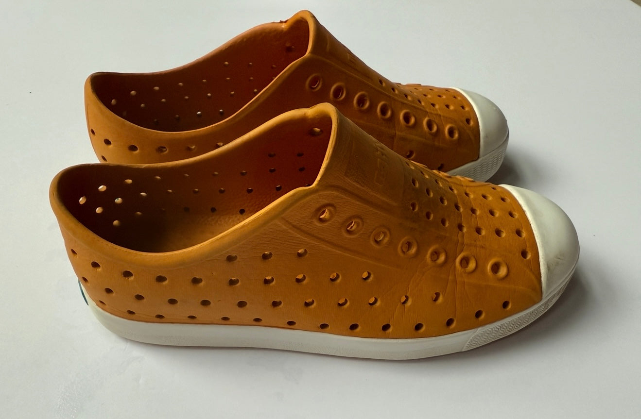 #180 Boys shoe J1 Orange Natives