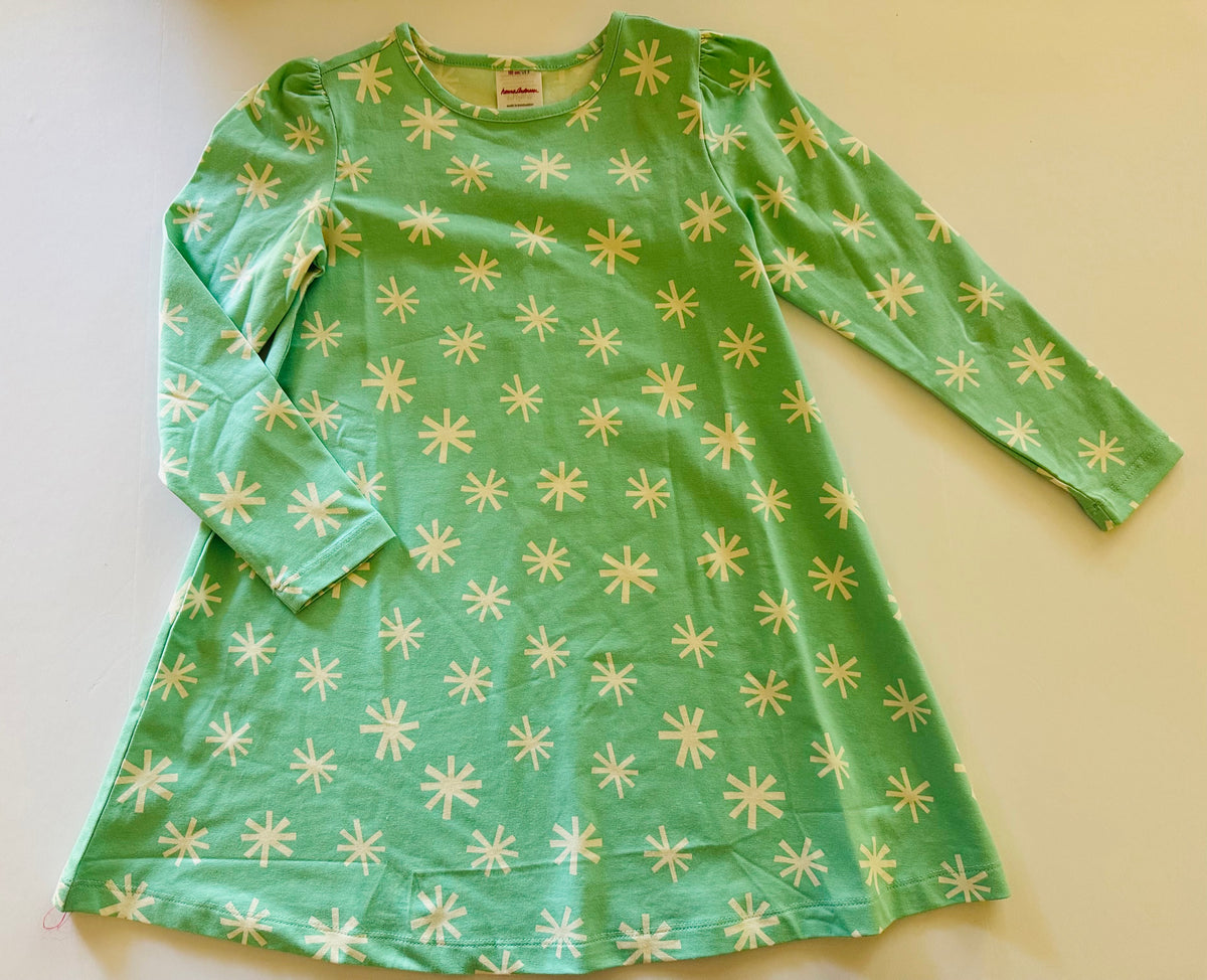 #92 Girls 5 t NWOT green snowflake dress Hanna andersson