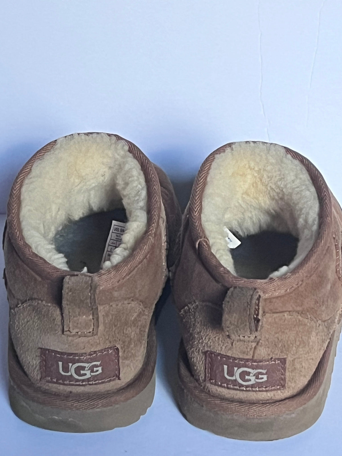#125 Girls Ugg Ultra Mini boots Size 2
