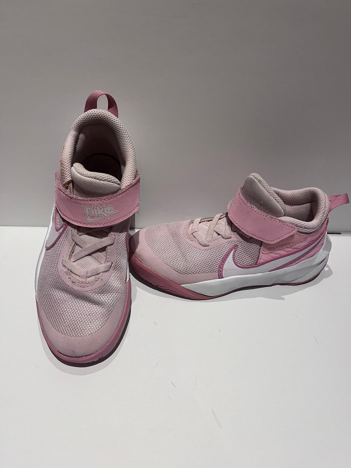 #125 Girls Nike basketball/volleyball shoes size 13