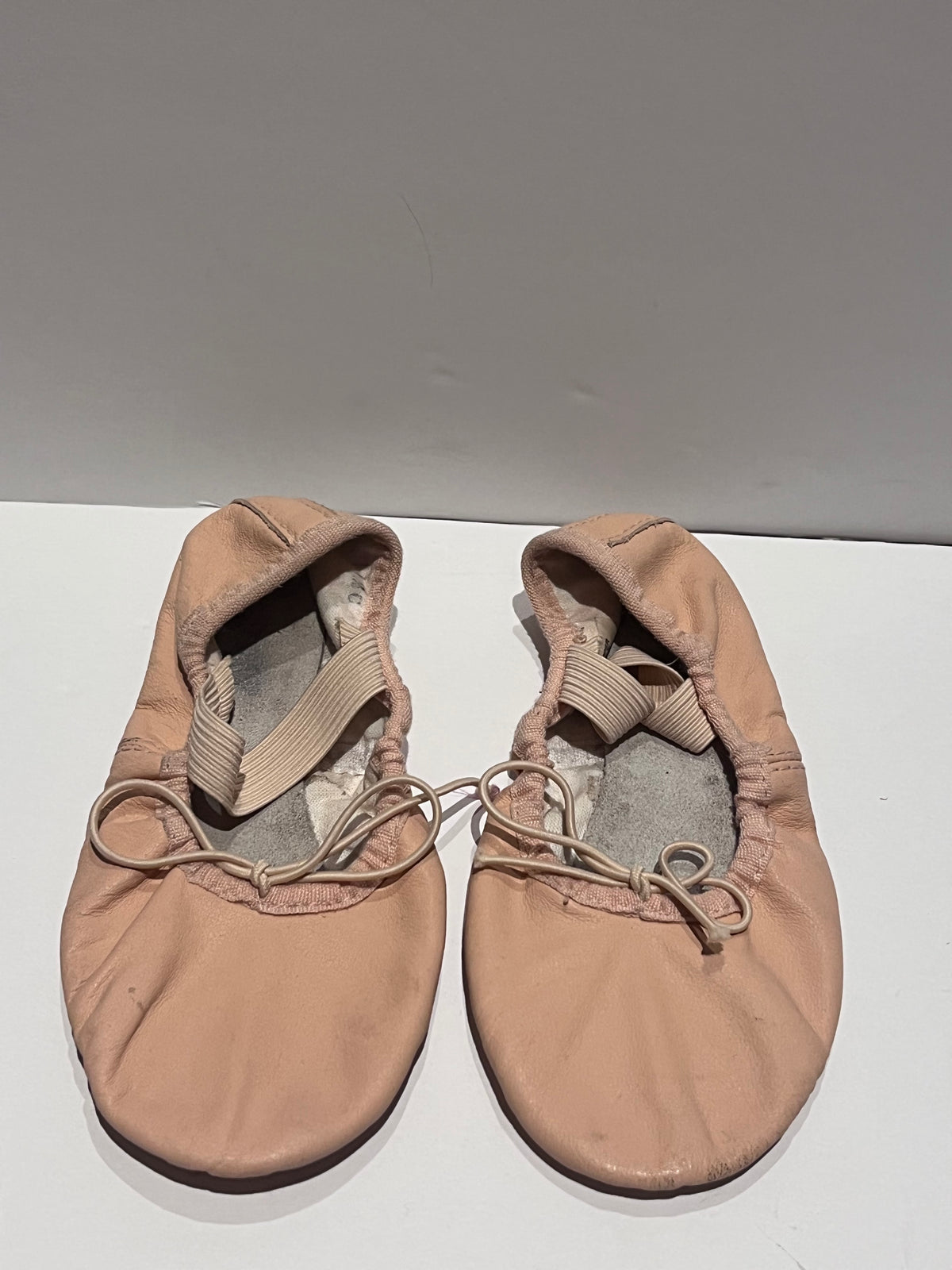 #125 Girls Bloch Ballet Shoes Size 11.5