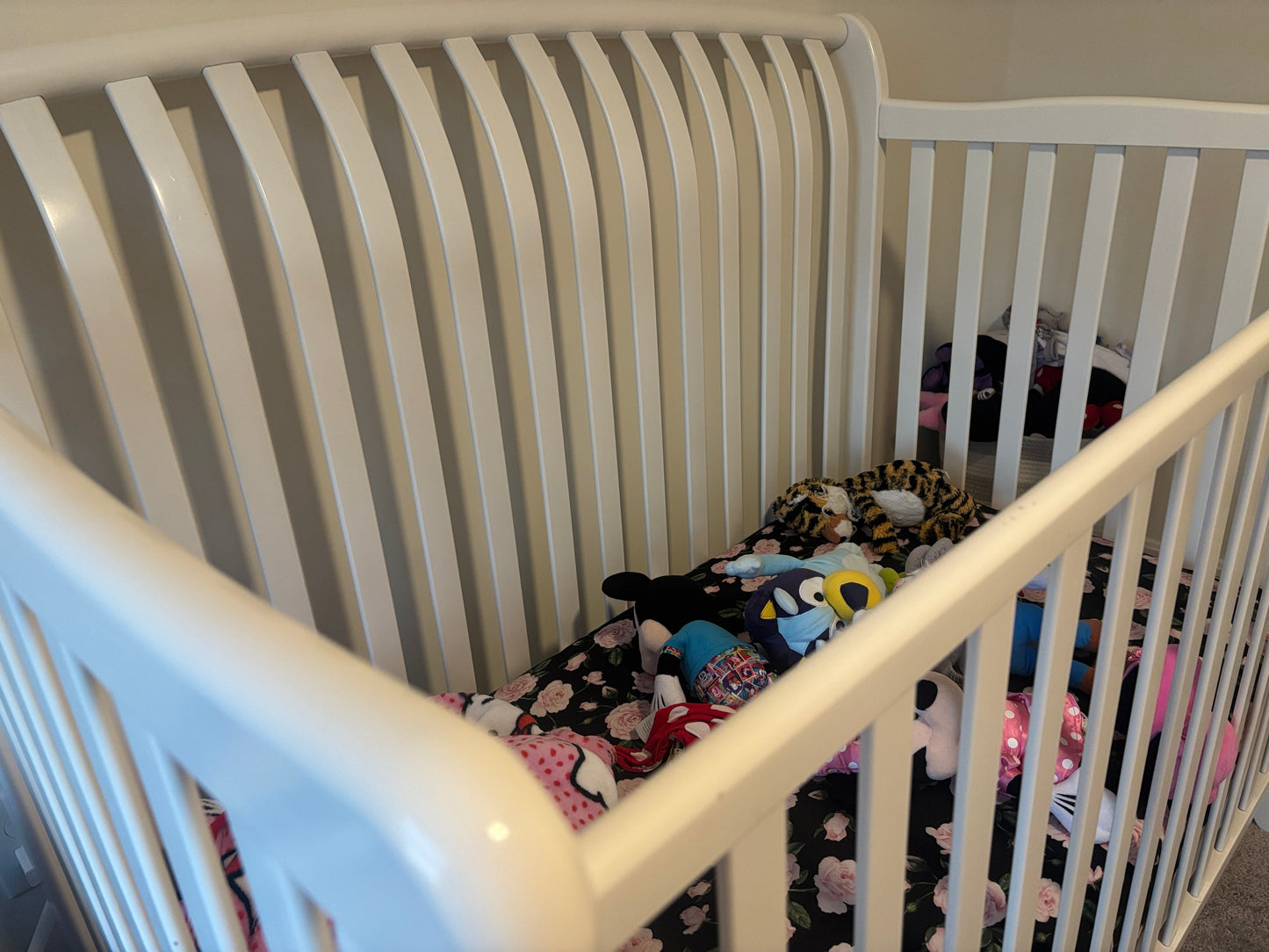 #138 - - VGUC White Crib w/Mattress - PU 45236 LARGE ITEM