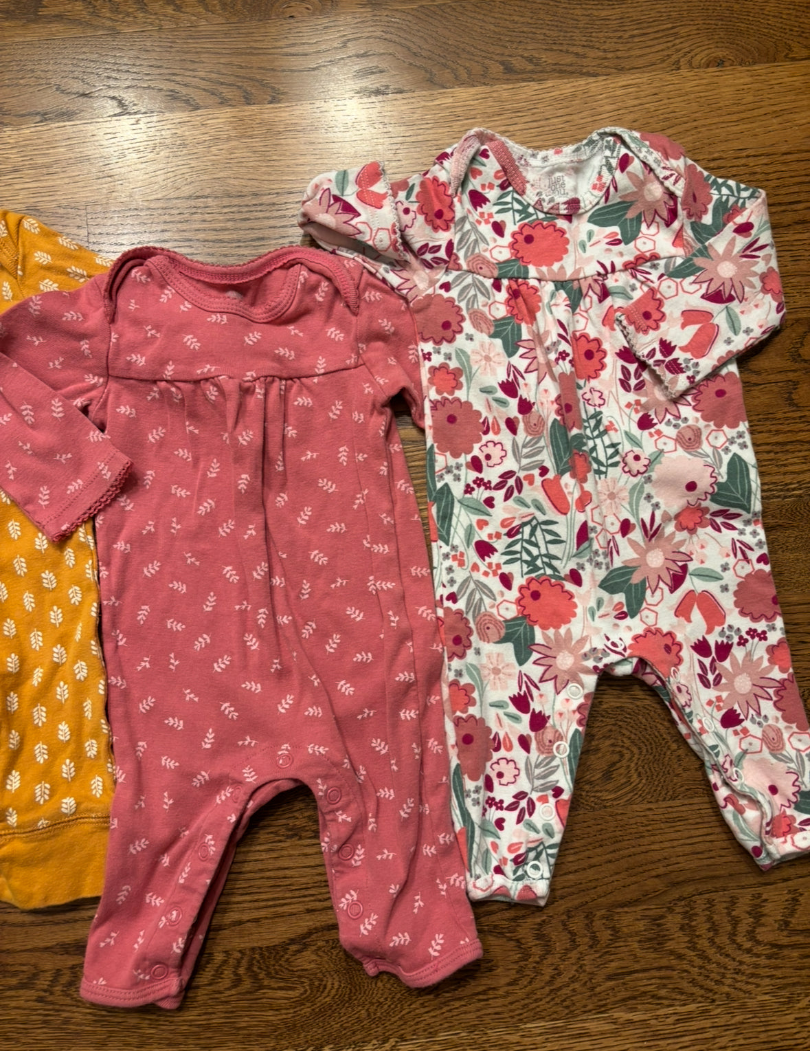 Seller #195 - *REDUCED* Bundle of 4 Carter’s Girl One Piece Outfits - Size 3 Months