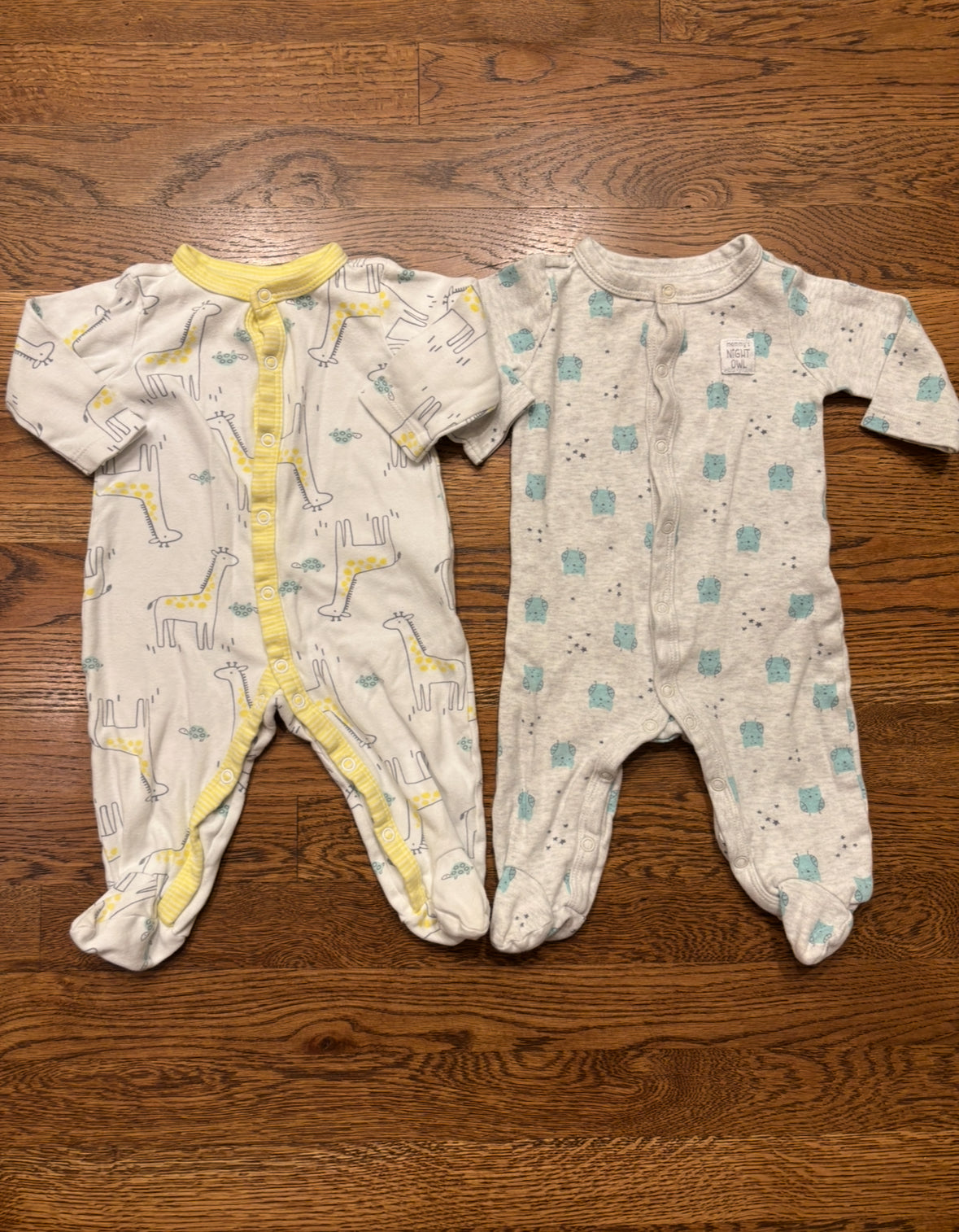 Seller #195 - Bundle of 2 Carter’s Footed Sleepers - Size 3-6 Months