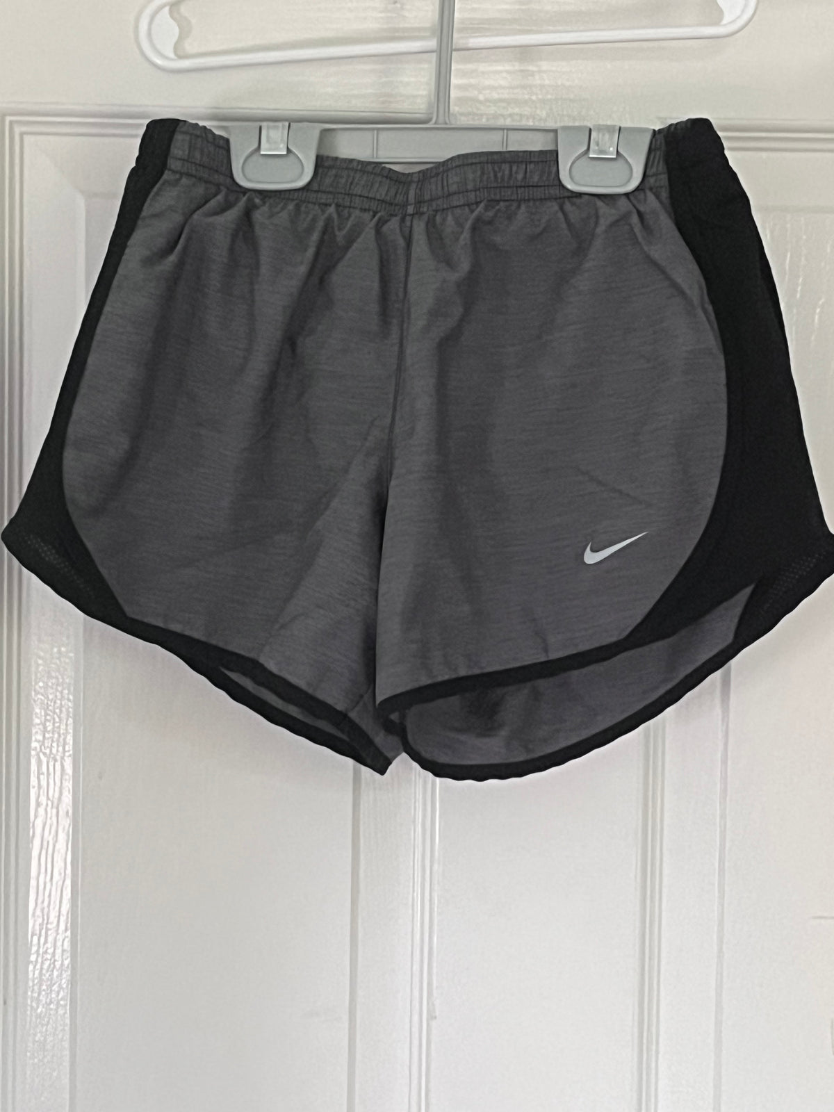 #125 Girls Nike Dri-Fit Shorts Size M (10-12)