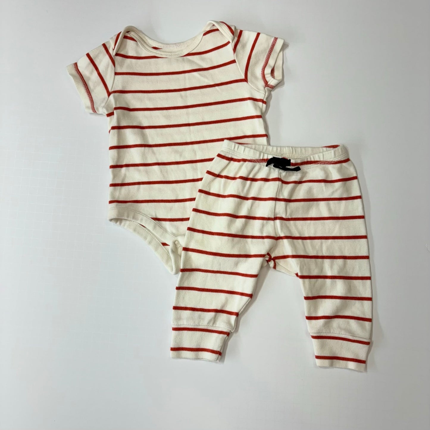 Seller 189 Boys 3-6m Baby Gap Bodysuit and Pants Set GUC