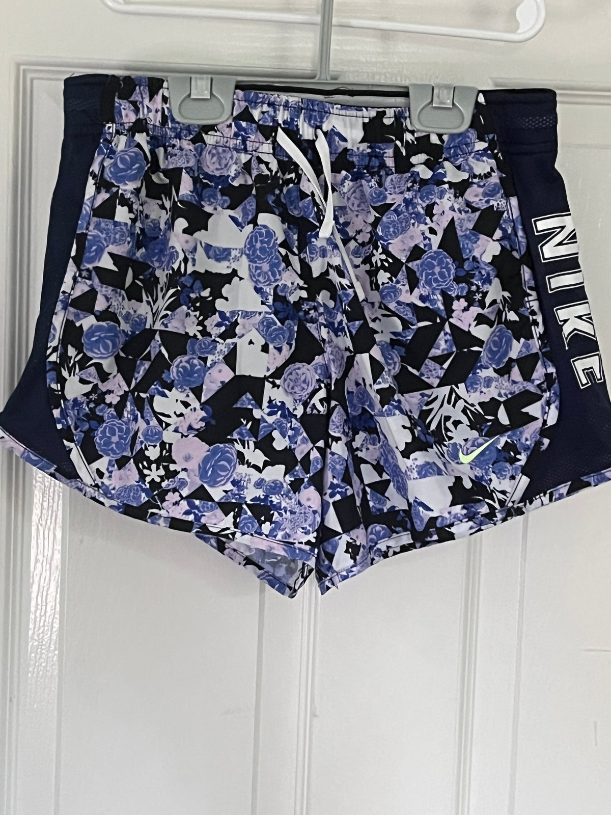 #125 Girls Nike Dri-Fit Shorts Size L (14-16)