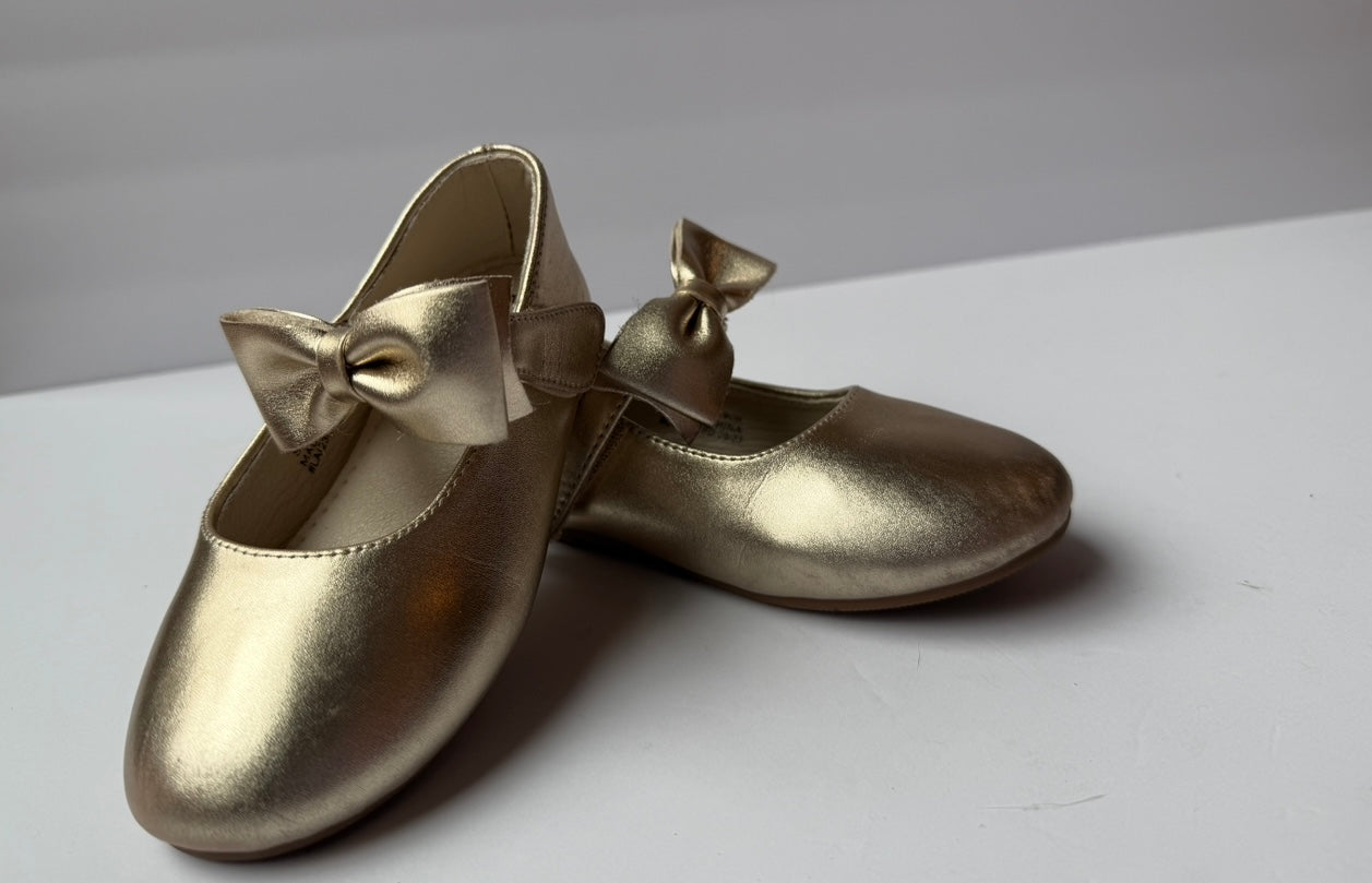#180 Girls Shoe 9 Felix & Flora Gold Bow Flats