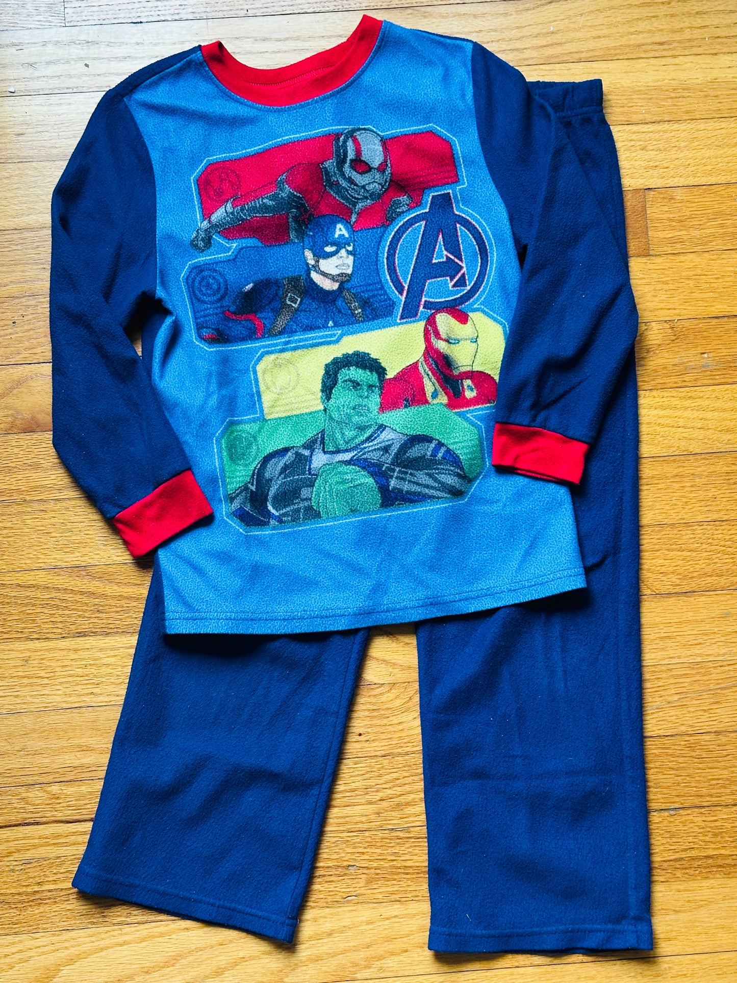 #186 Avengers Fleece Pajamas - boys 8 - VGUC