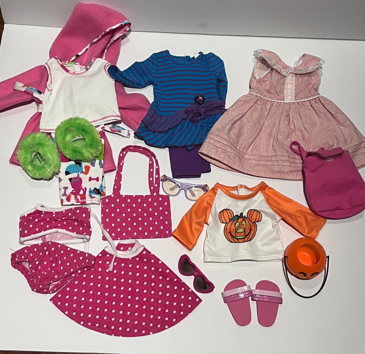 #125 18 inch Doll Clothes/Accessories bundle