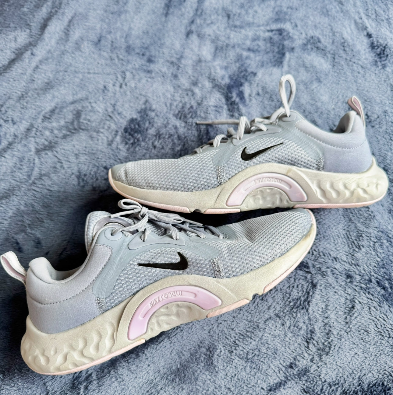 #74- Nike EUC size 8 light purple and grey bottom