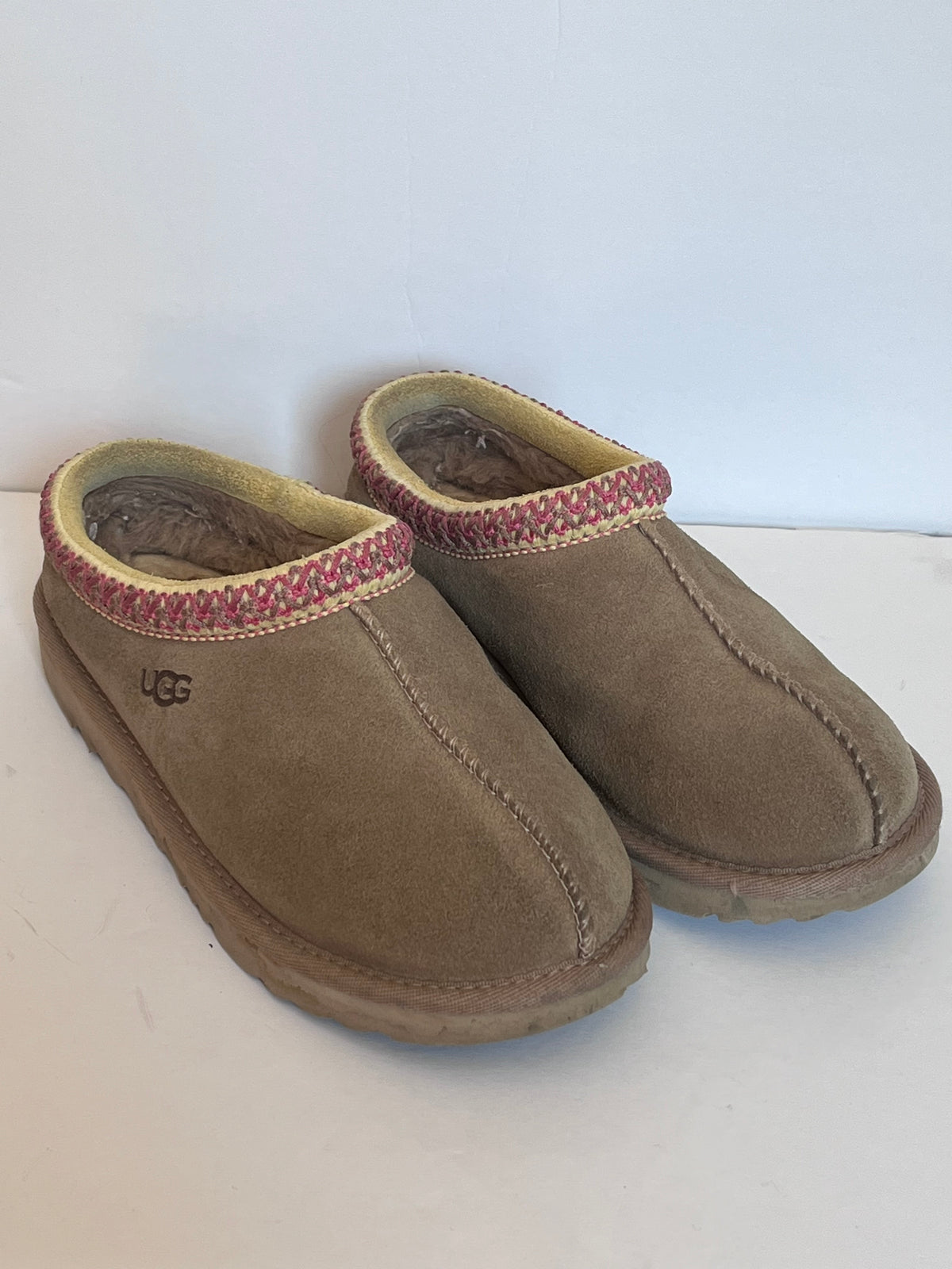 #125 Girls Ugg Tazman Shoes Size 1