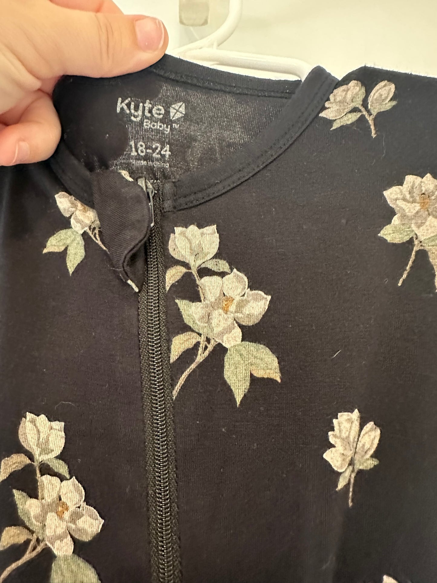 #85 Kyte Black floral bamboo zip footie sleeper, Toddler Girls 18-24m