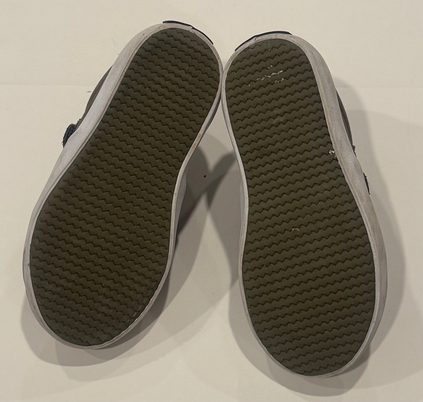 #187 Boys Size 8 Sperry Grey Boat Shoes