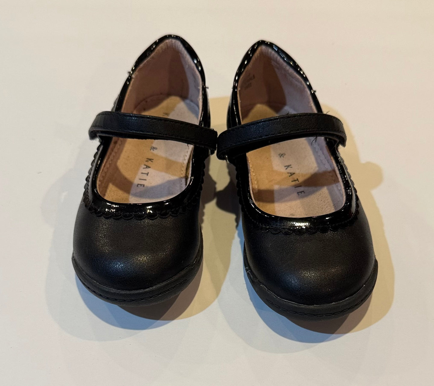 #180 Girls Shoe 8 Black leather ballet flats