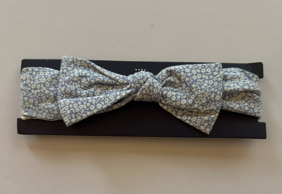 REDUCED #92 NEW girl baby bow headband. Blue white floral