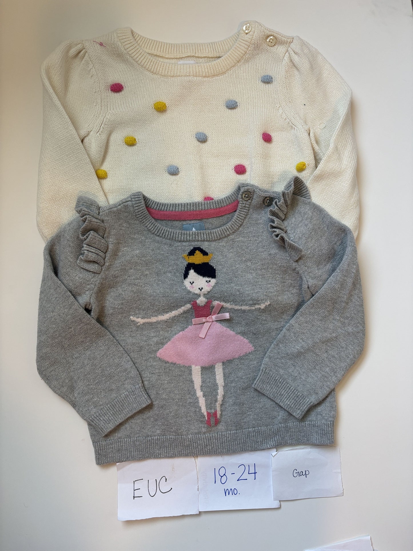 #138 - 18-24 Mo - EUC Gap - 2 Sweaters (whit dot + Grey ballerina) - PU 45236