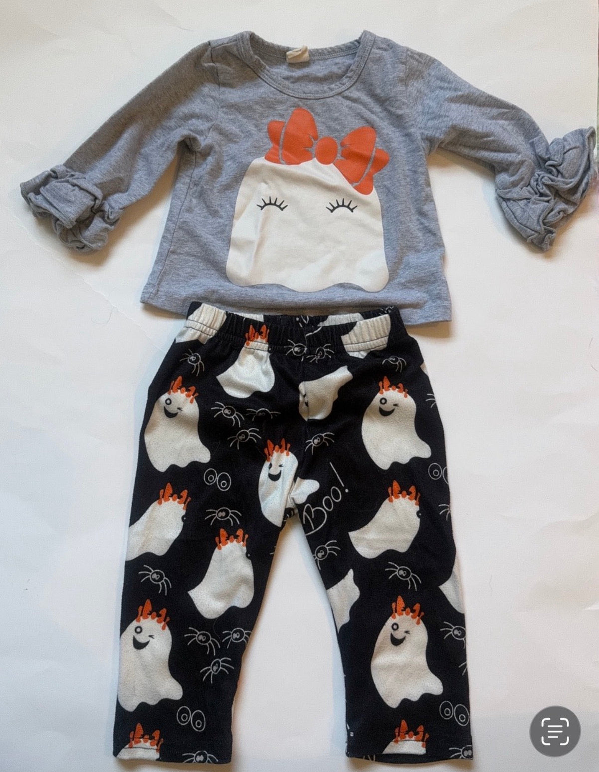 #170 Ghost with bow girls outfit size 80 (12 or 18 months)