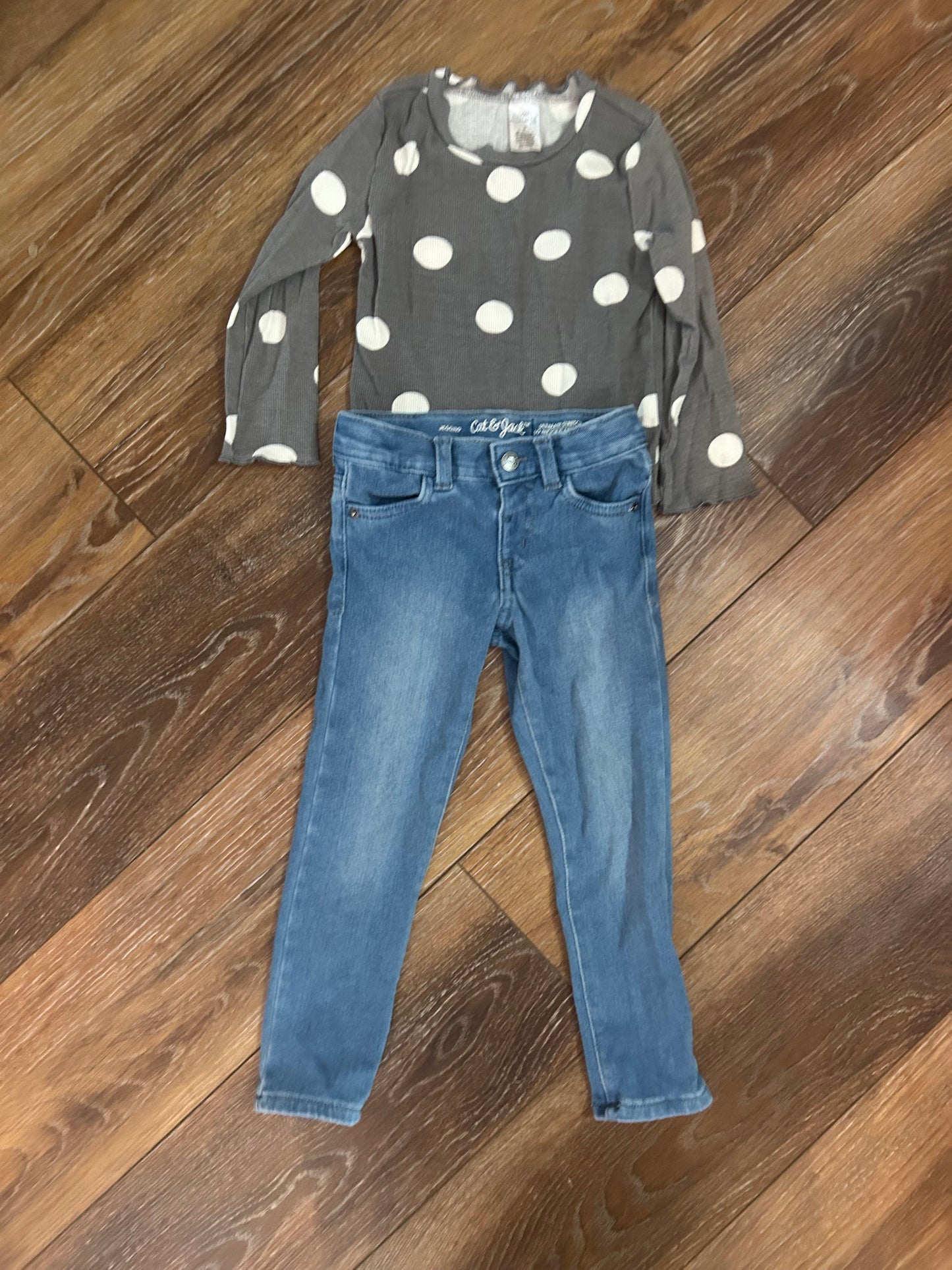 Seller #223 - 4T outfit