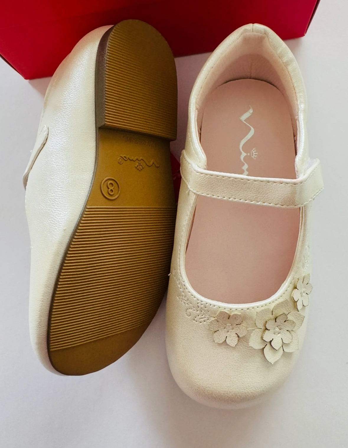 REDUCED #92 girls size 8 Nina white dress shoes. NWT