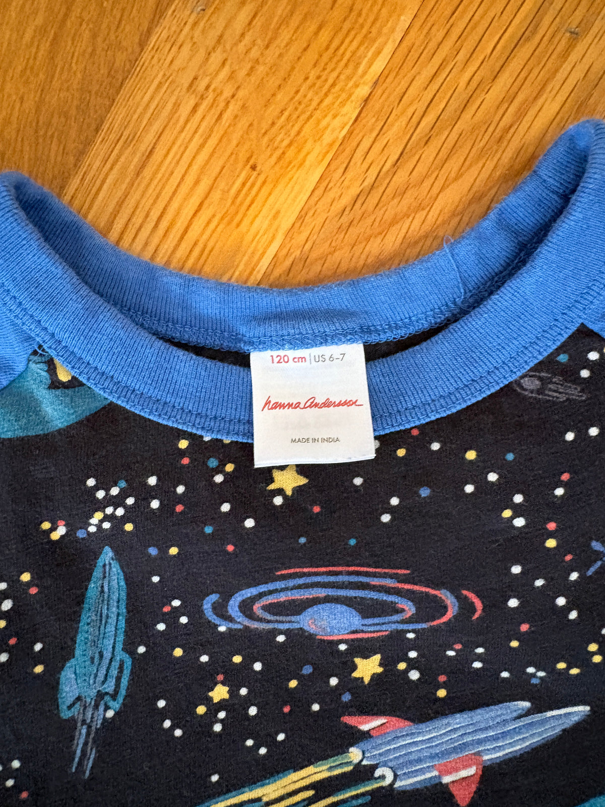 #116 Hanna Andersson long sleeve galaxy shirt 6-7