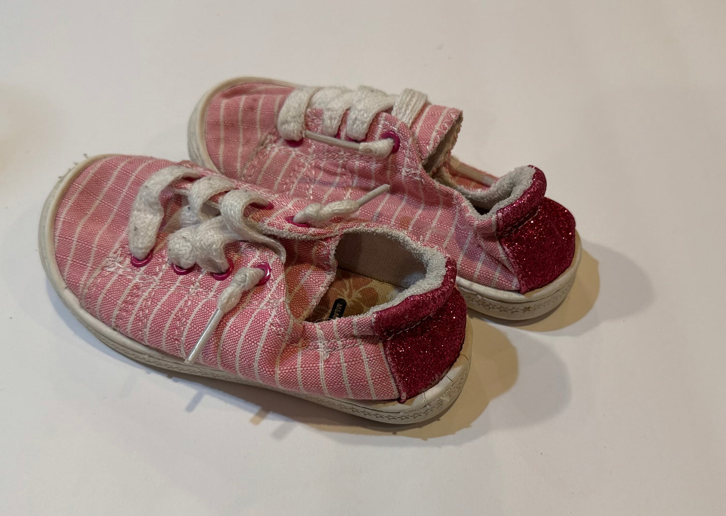 #180 Girls Shoe 8 pink glitter slip on