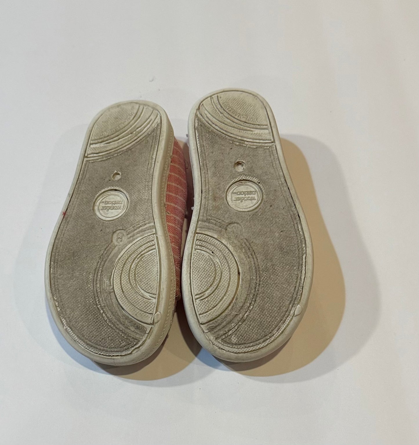 #180 Girls Shoe 8 pink glitter slip on