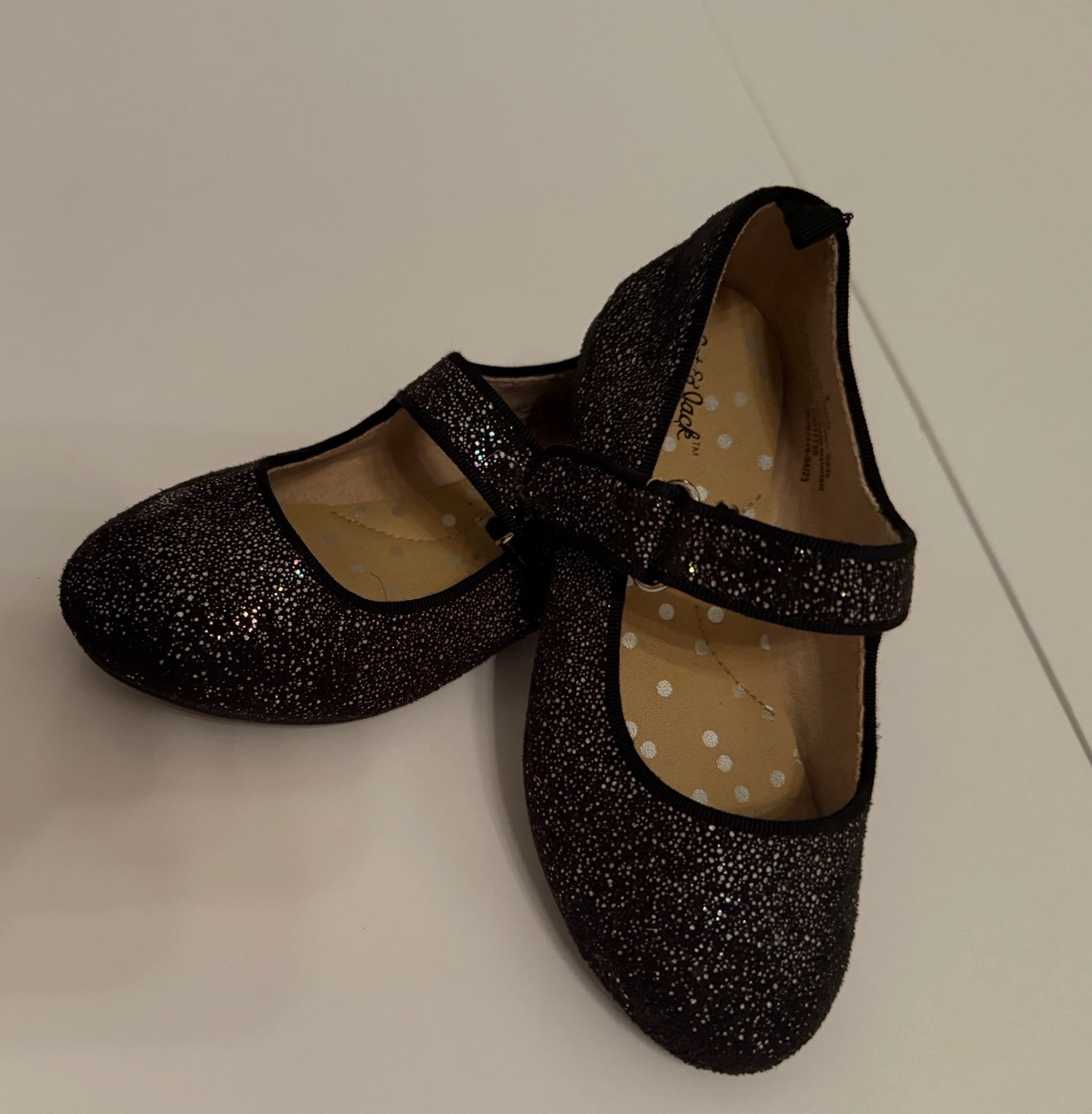 #180 Girls Shoe 9 Cat & Jack Black Sparkle Flat