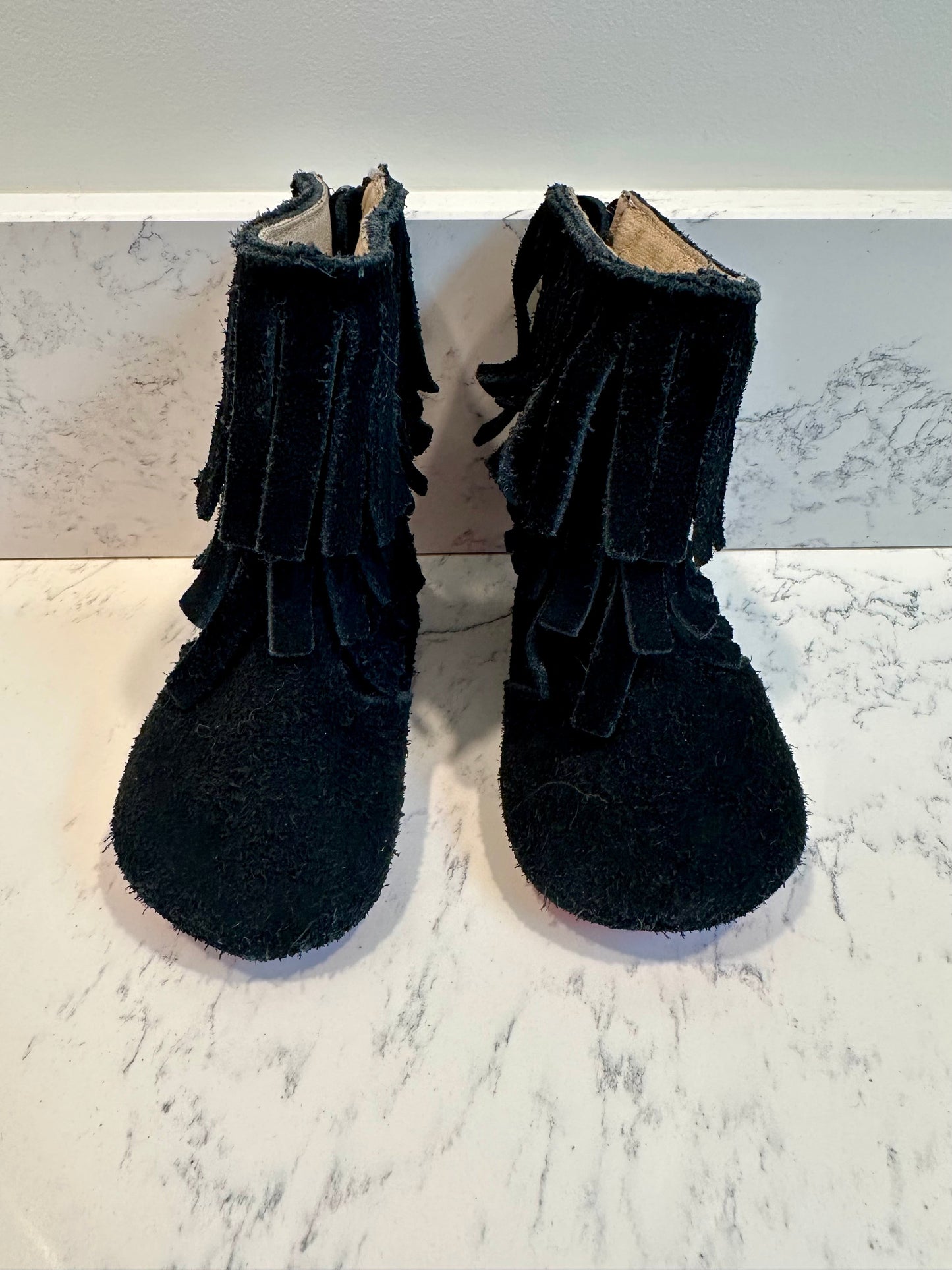 #85 REDUCED Monkey Feet Suede Moccasin Fringe Booties, Infant Girls 6-12m