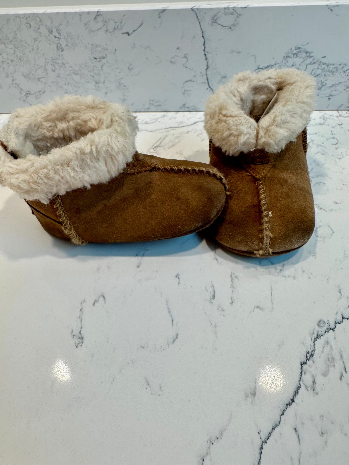 #85 REDUCED UGG Suede Leather Tan boots with fur, Infant Girls Shoe 2/3