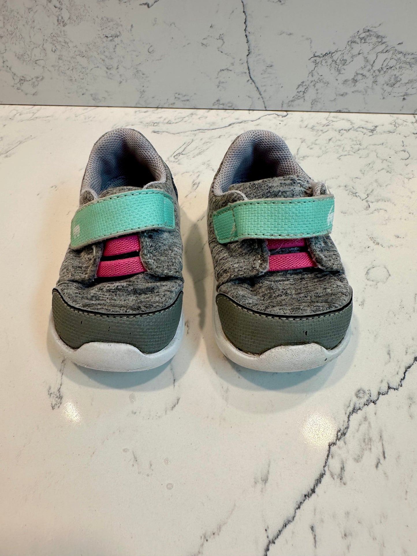 #85 REDUCED See Kai Run Grey Sneakers, Toddler Shoes 4